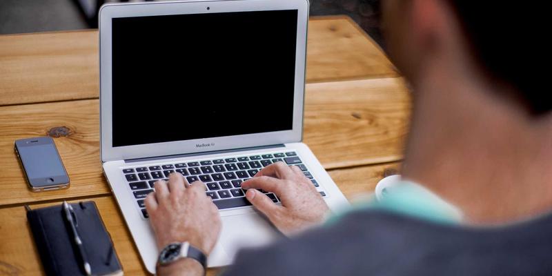 雾霾时代如何守护呼吸健康？在线医疗与科技赋能的全方位健康管理方案